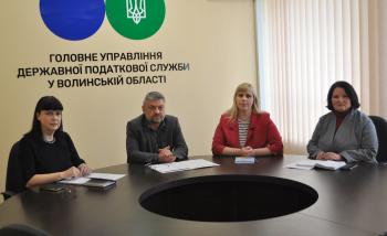 Податкова консультація онлайн: кому варто задекларувати доходи та як сплатити податки