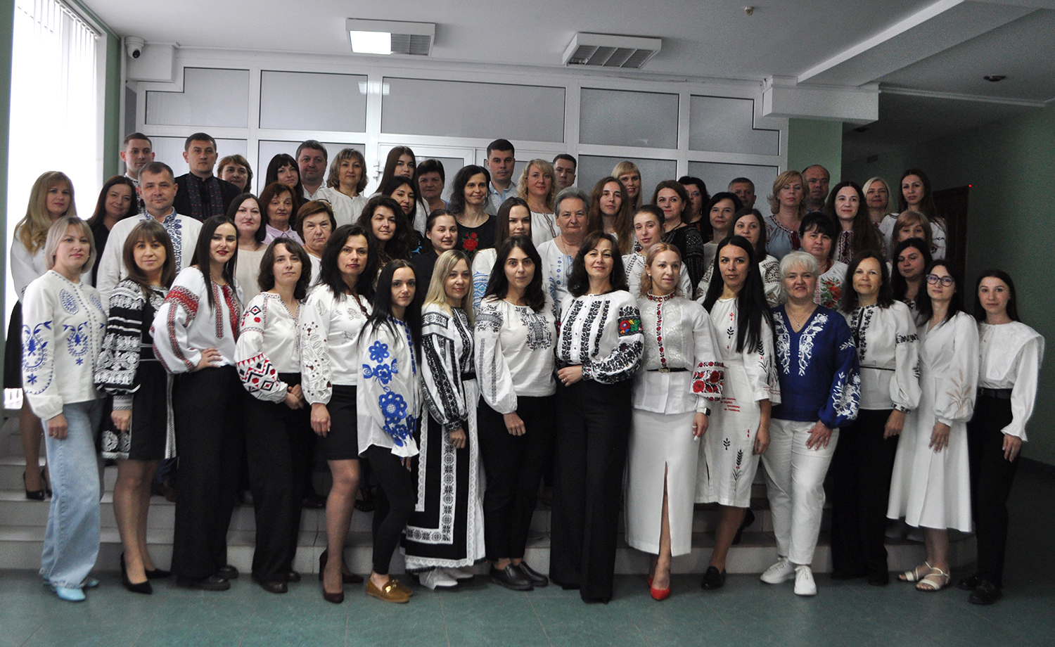 Українська вишиванка єднає: традиційні орнаменти та символи – у колекції вишиванок волинських податківців