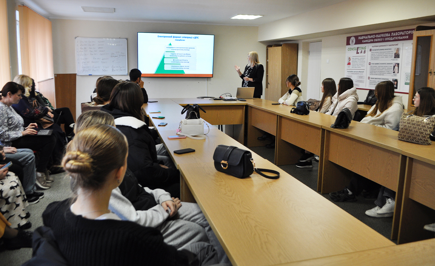 Студентам ВНУ ім. Лесі Українки презентували можливості та переваги онлайн-комунікації з ДПС. Фото № 1/0