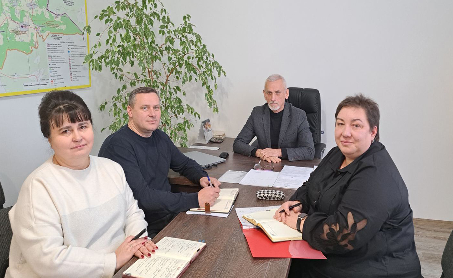 Електронні сервіси для сплати податків: податківці інформували представників Колківської громади про можливості для результативної роботи із погашення боргів. Фото № 1/0