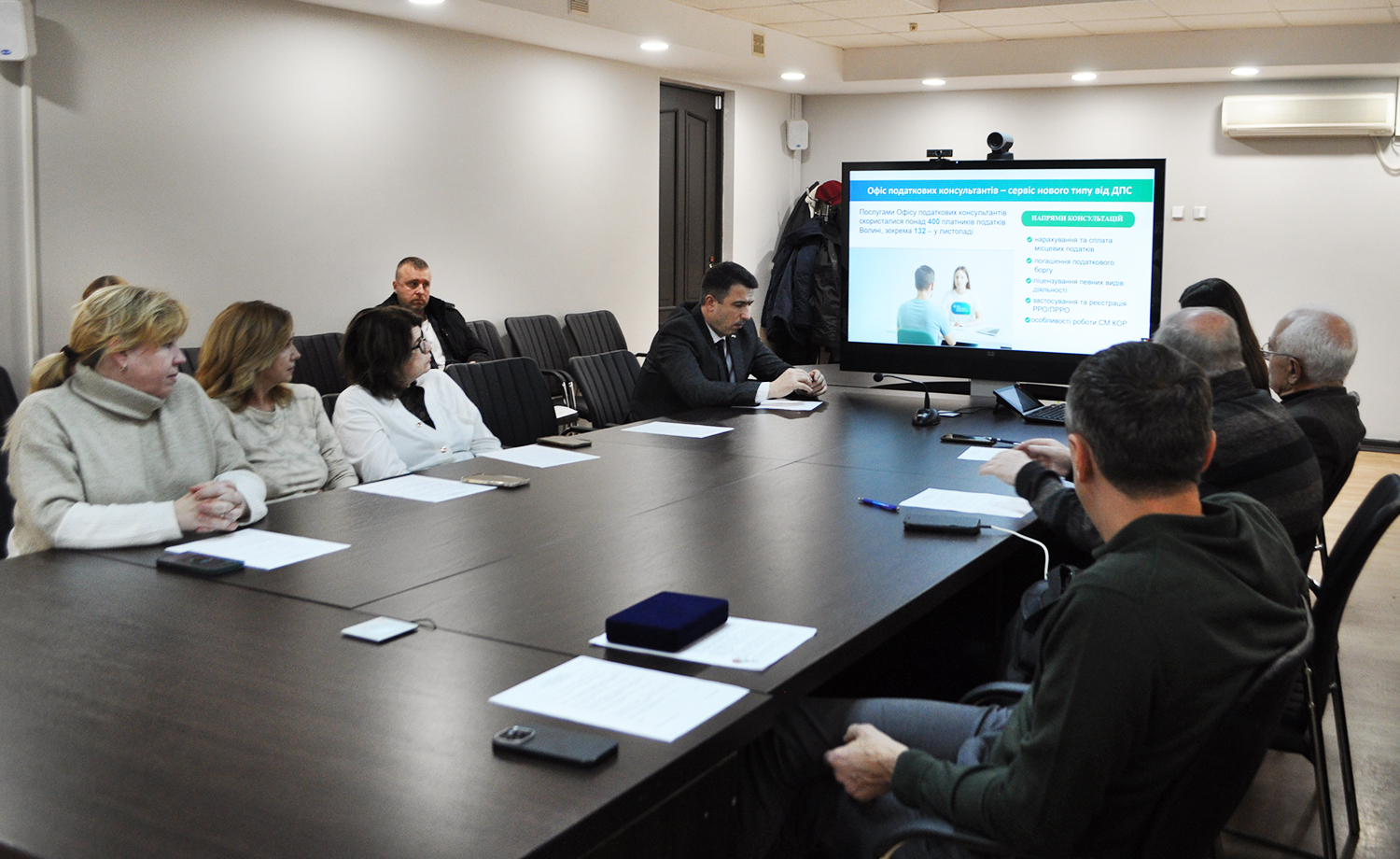 Понад 400 платників податків Волині скористалися послугами податкових консультантів у Луцьку. Фото № 2/1