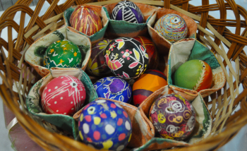 Диво української писанки: традиції та сучасні тенденції писанкарства – у виконанні майстринь із податкової служби
