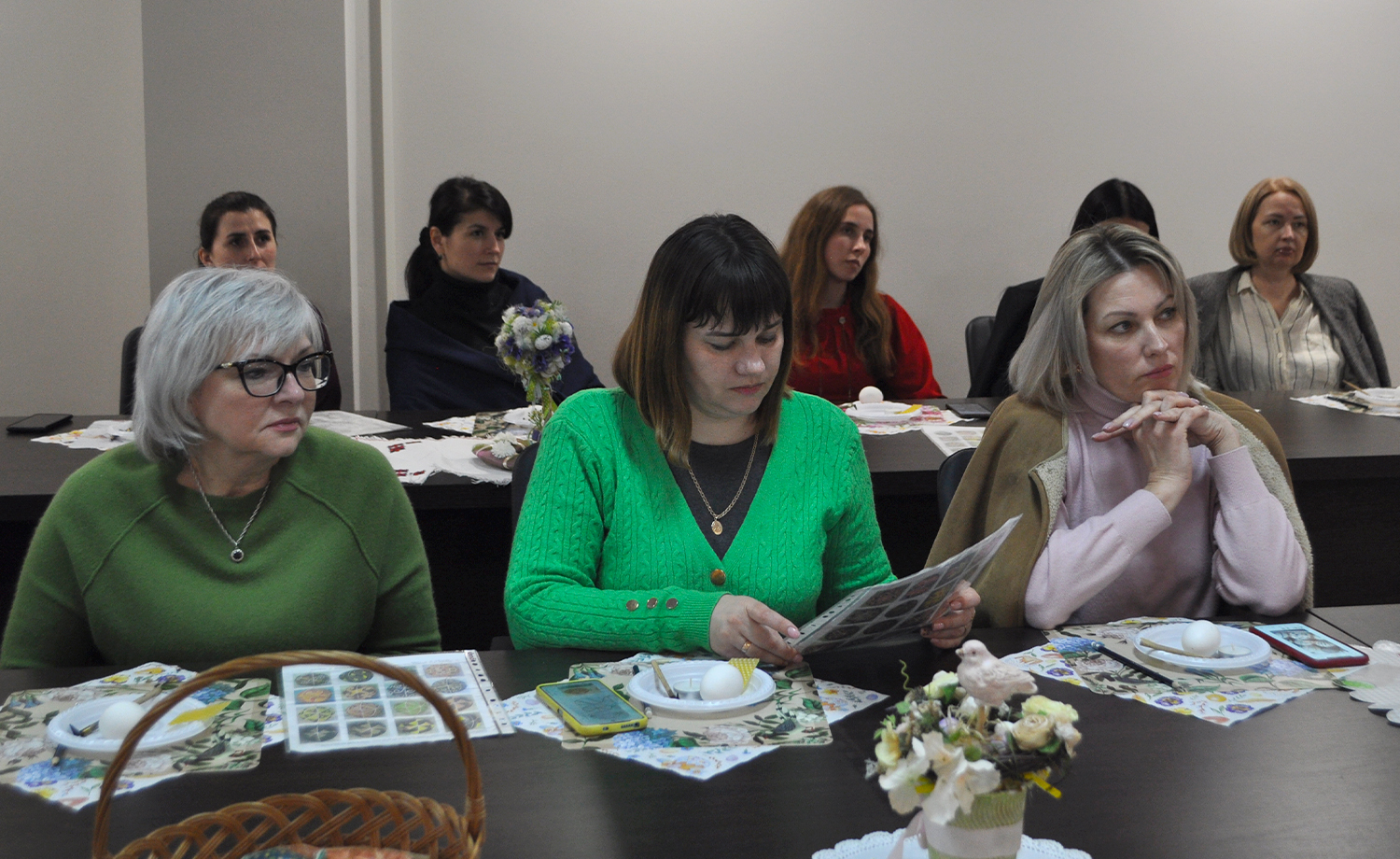 Диво української писанки: традиції та сучасні тенденції писанкарства – у виконанні майстринь із податкової служби. Фото № 8/7