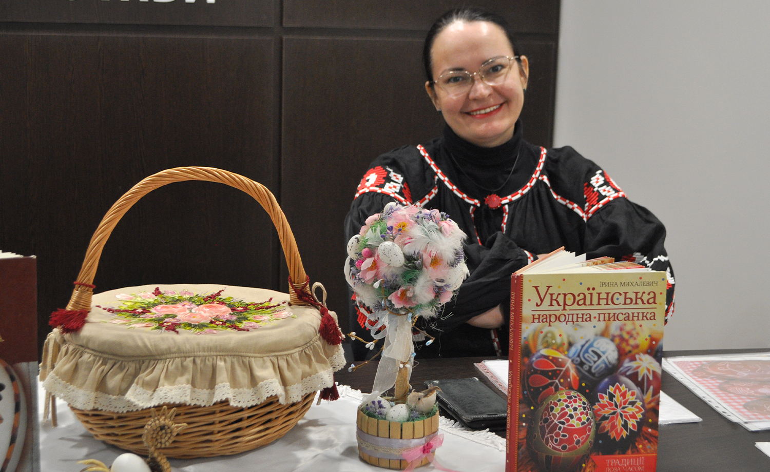 Диво української писанки: традиції та сучасні тенденції писанкарства – у виконанні майстринь із податкової служби. Фото № 9/8