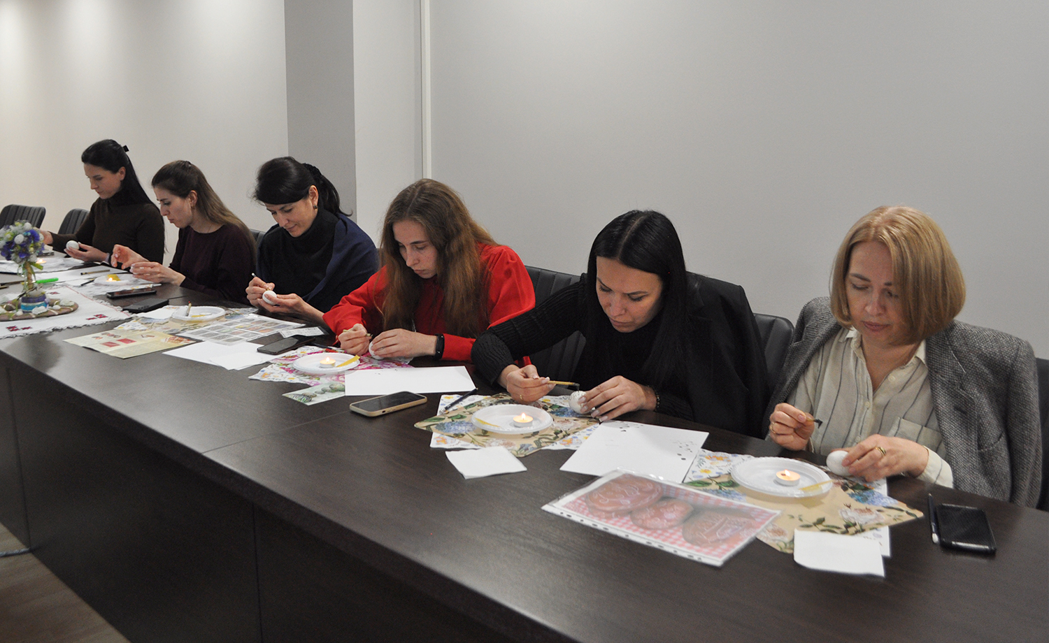 Диво української писанки: традиції та сучасні тенденції писанкарства – у виконанні майстринь із податкової служби. Фото № 17/16