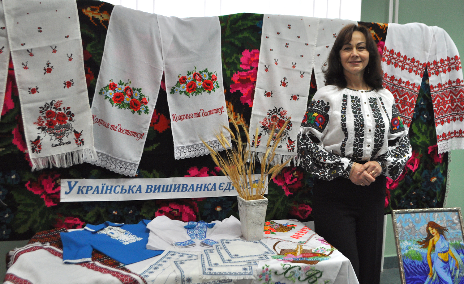 Українська вишиванка єднає: традиційні орнаменти та символи – у колекції вишиванок волинських податківців. Фото № 2/1
