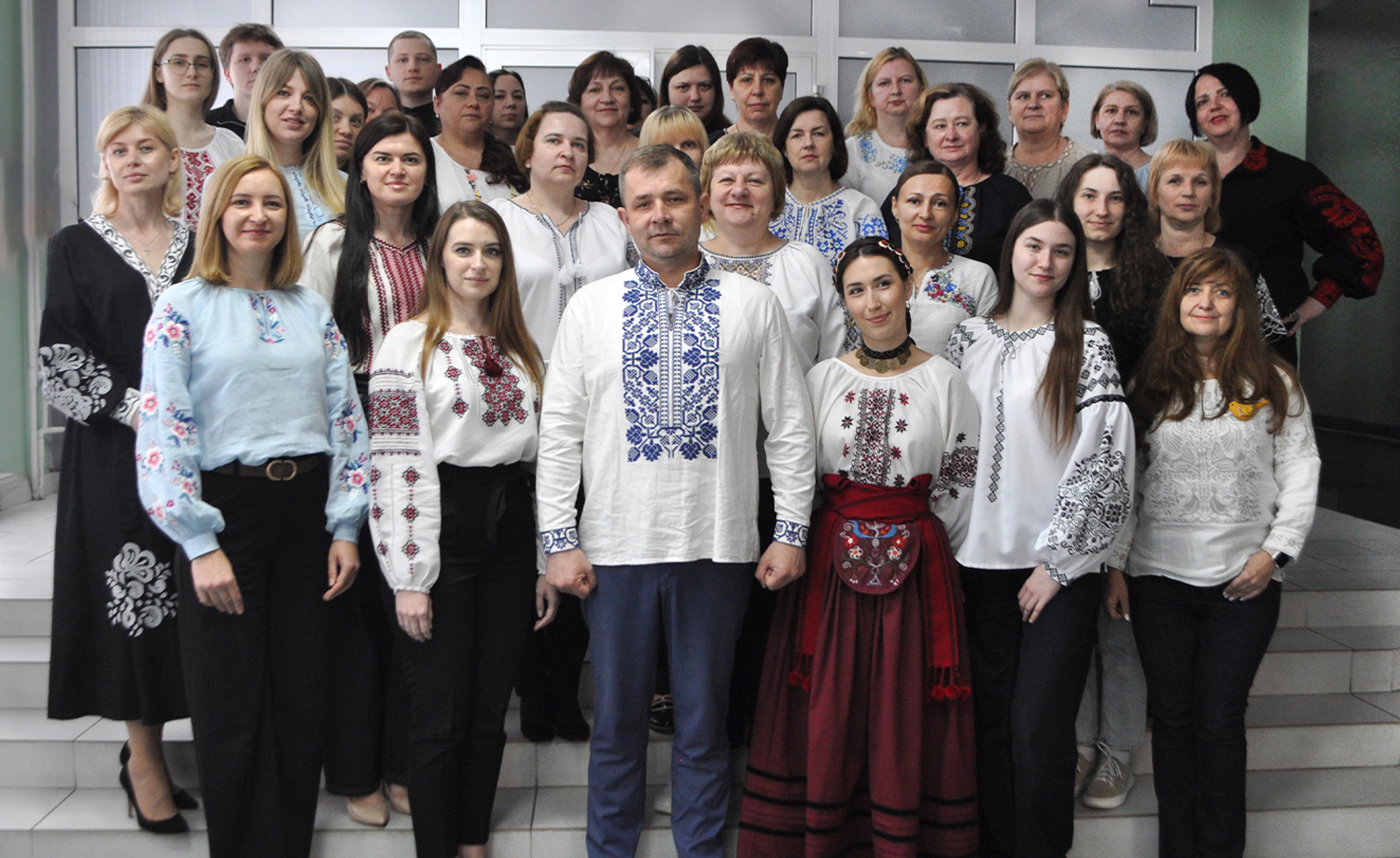 Українська вишиванка єднає: традиційні орнаменти та символи – у колекції вишиванок волинських податківців. Фото № 6/5